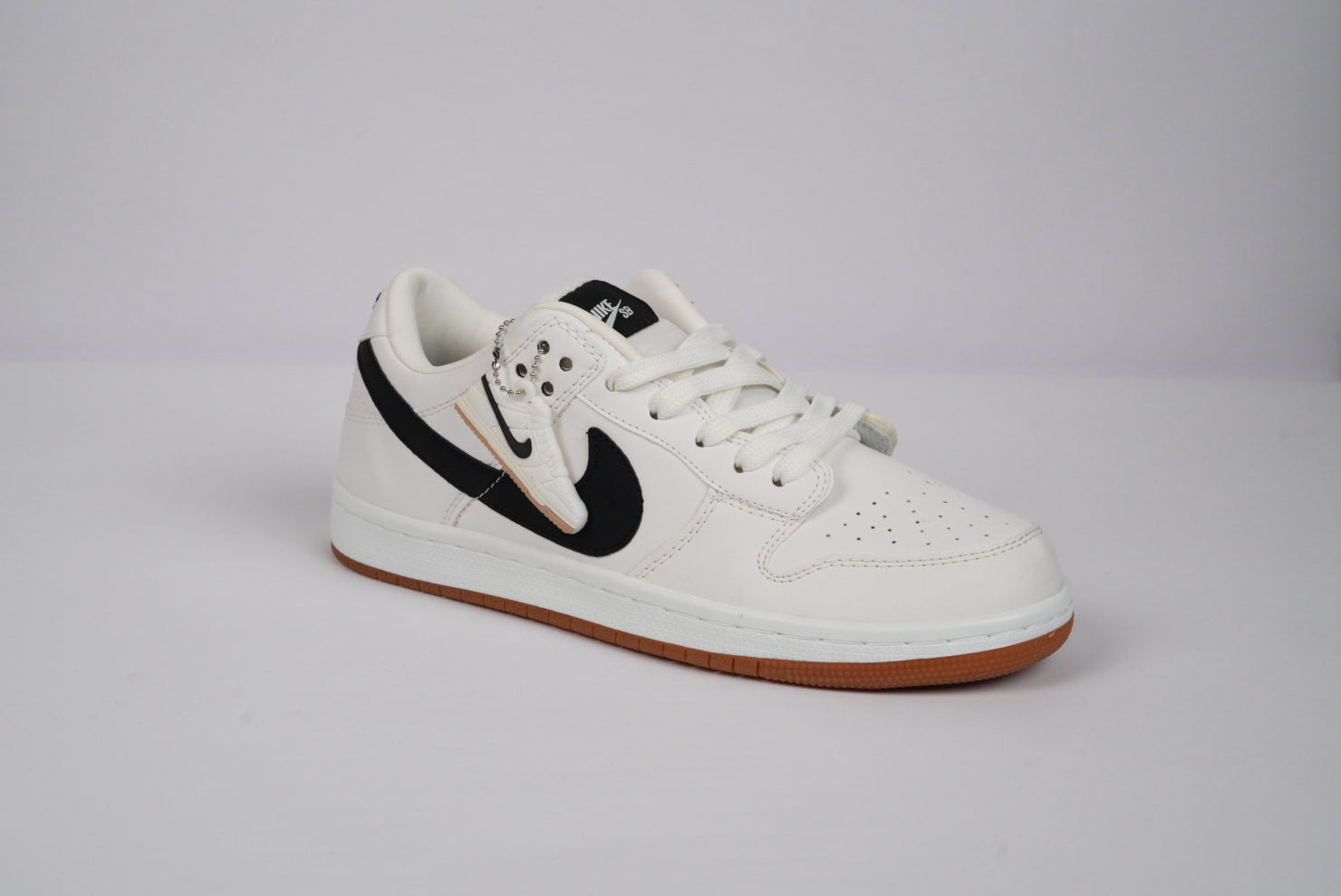 SB Low-Top Skate – White