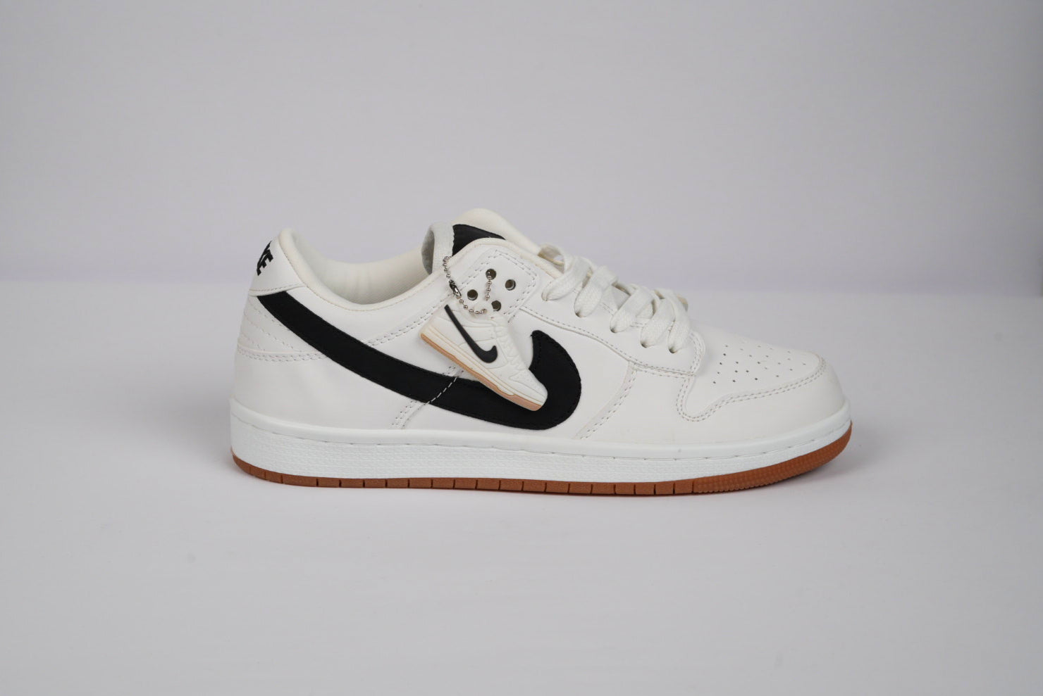 SB Low-Top Skate – White