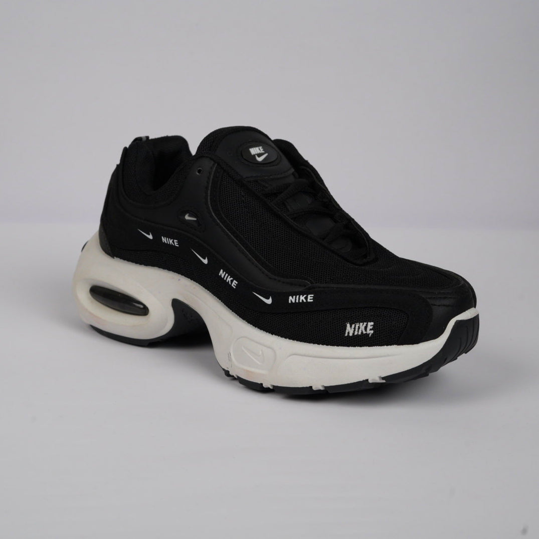 Nike Air Max – Black / White