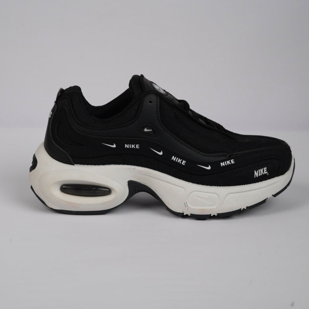 Nike Air Max – Black / White