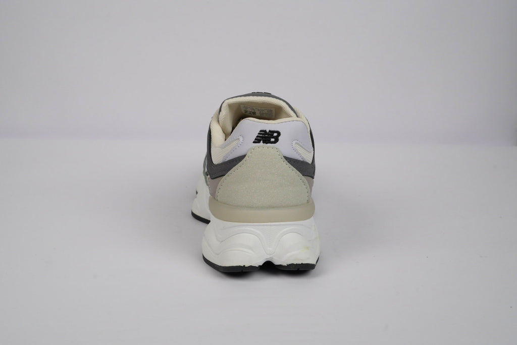 New Balance 9060 Grey / White
