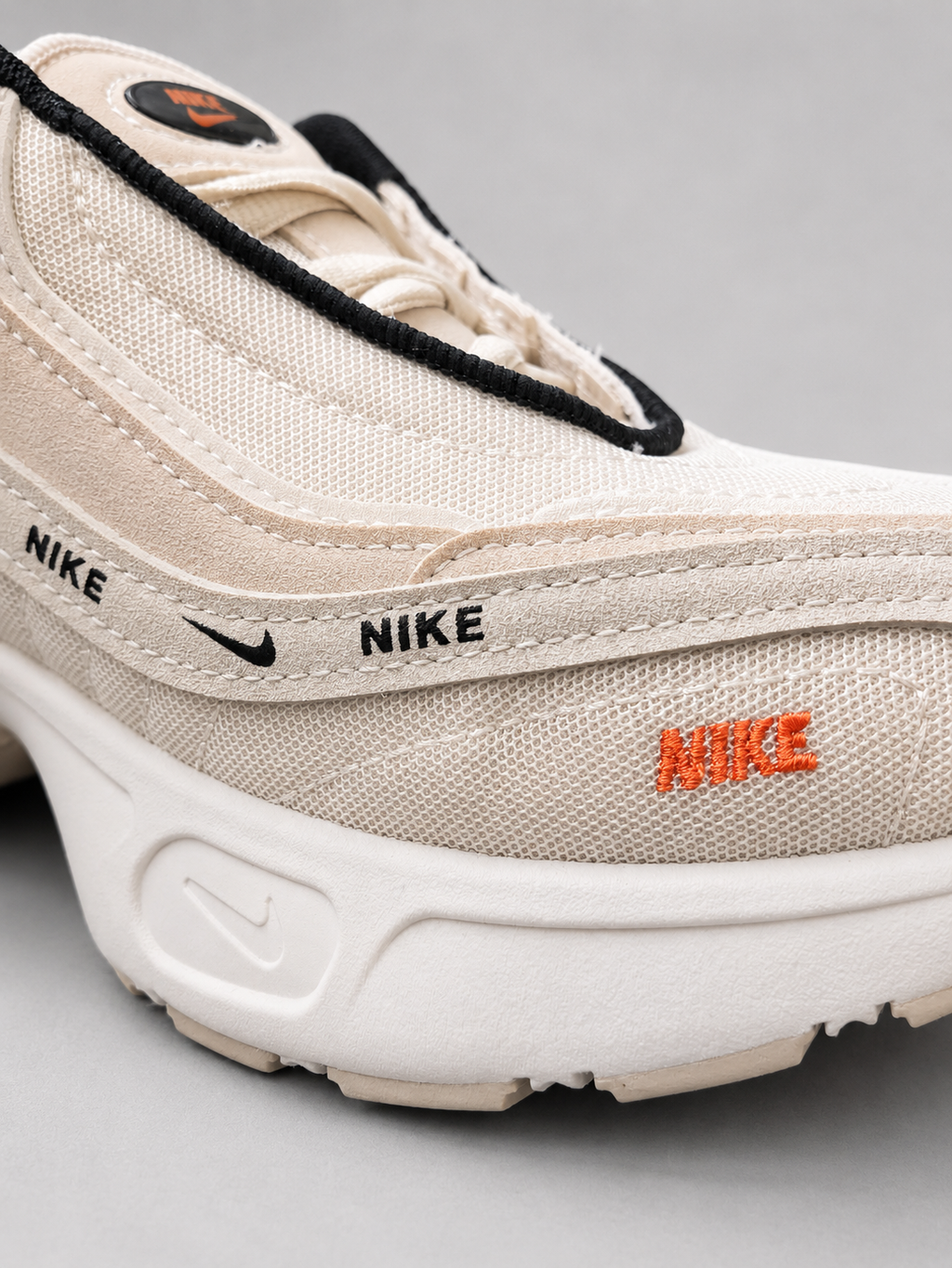 Nike Air Max Sneakers – Beige & Orange