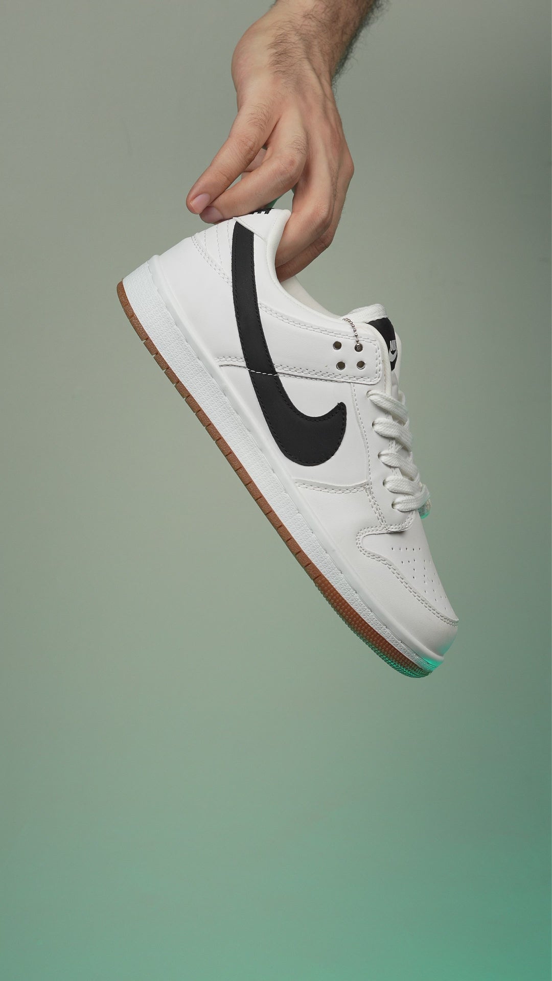 SB Low-Top Skate – White